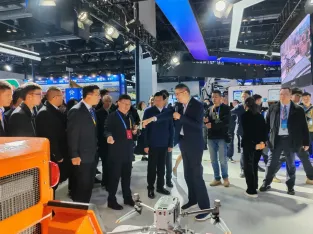 中國國際應(yīng)急展快訊：應(yīng)急管理部部長王祥喜了解凌天智能裝備集團(tuán)無人化裝備創(chuàng)新與應(yīng)用情況！