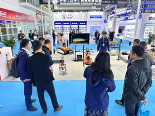 【消防機器狗系列亮相石油展】北京凌天滅火四足機器狗、偵察四足機器狗、運輸四足機器狗、消防系留滅火無人機等重點裝備亮相展會！